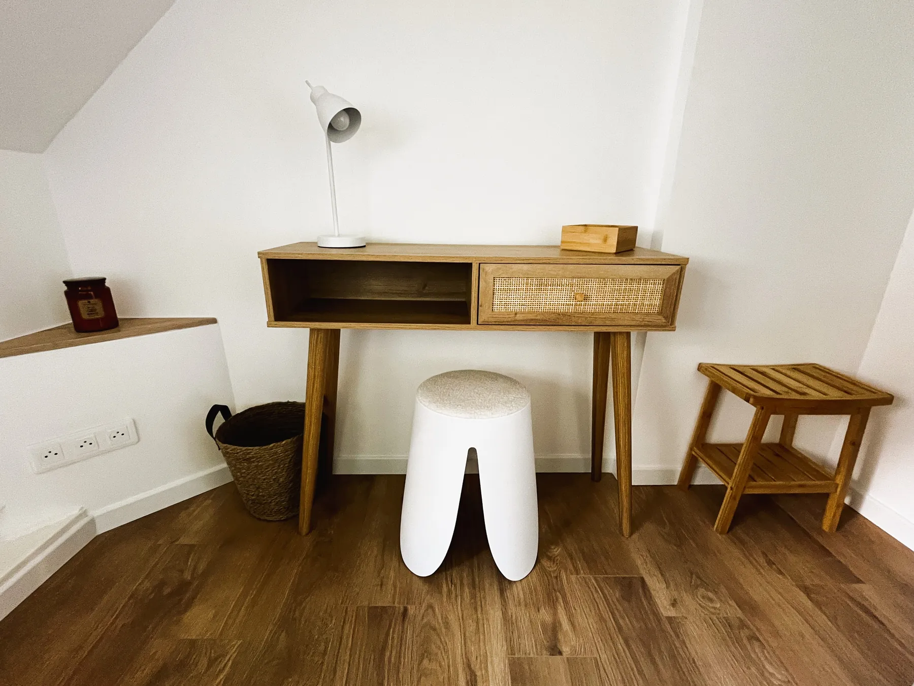 Coin bureau en cannage