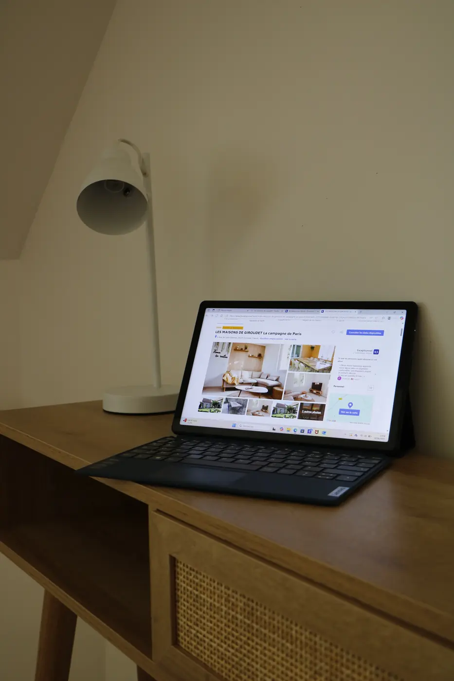 Bureau dans une chambre