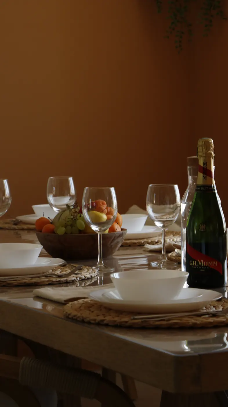 Table dressée pour un dîner de fête