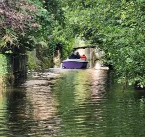 Bateau électrique sur le Loir à Bonneval