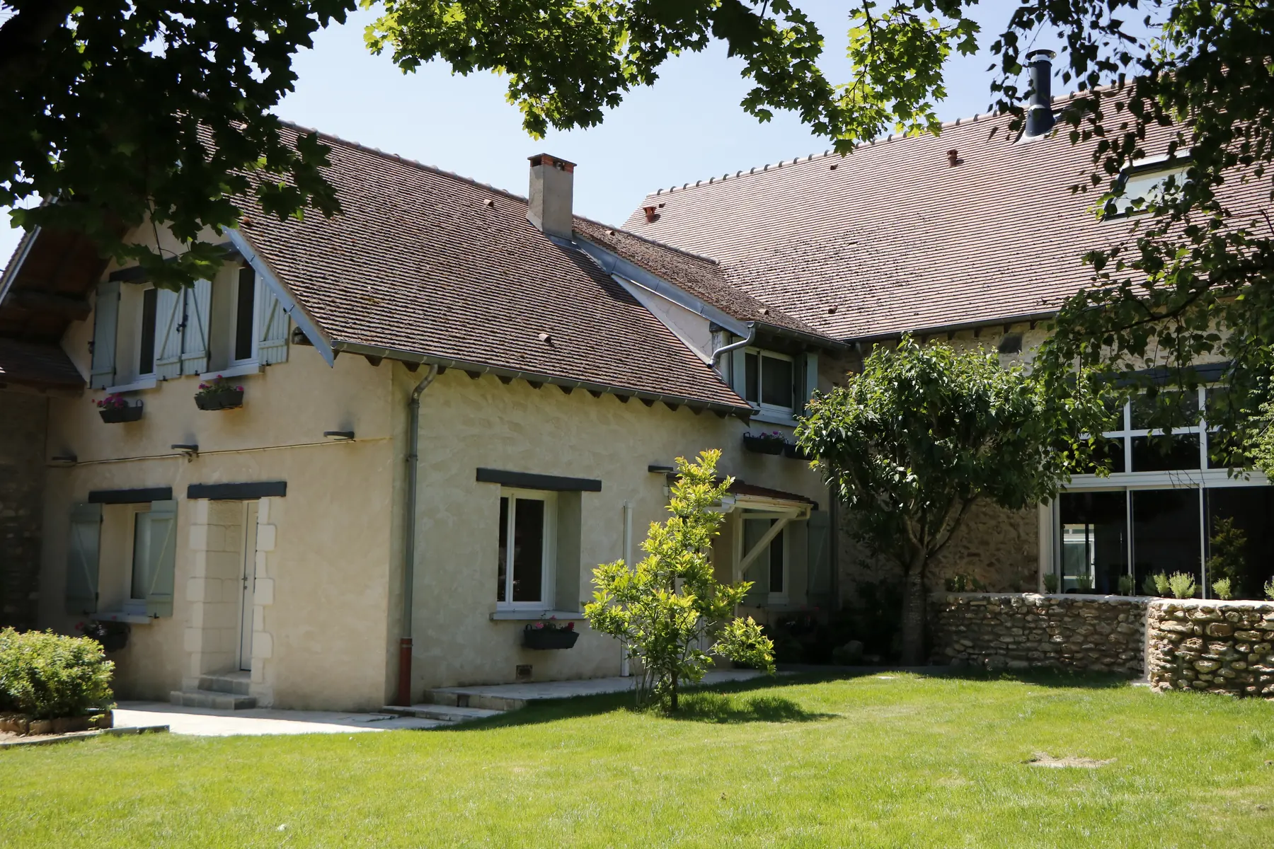 Corps de ferme du XVIIIᵉ siècle et son jardin aux Maisons de Giroudet, à Écrosnes